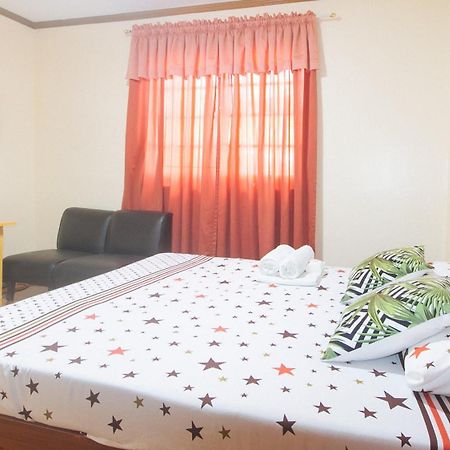 Lauriens Hotel Tagaytay タガイタイ エクステリア 写真