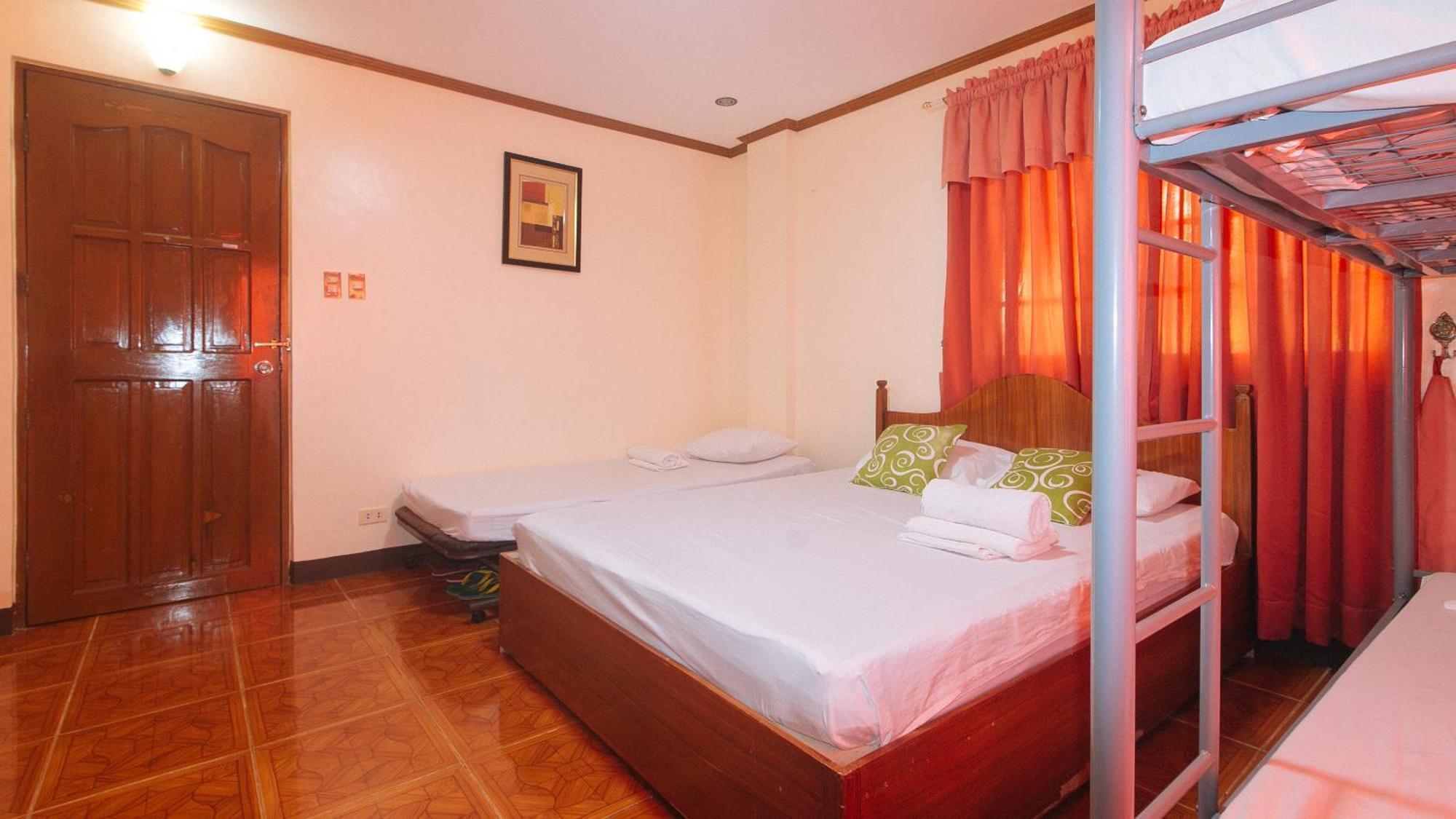 Lauriens Hotel Tagaytay タガイタイ エクステリア 写真