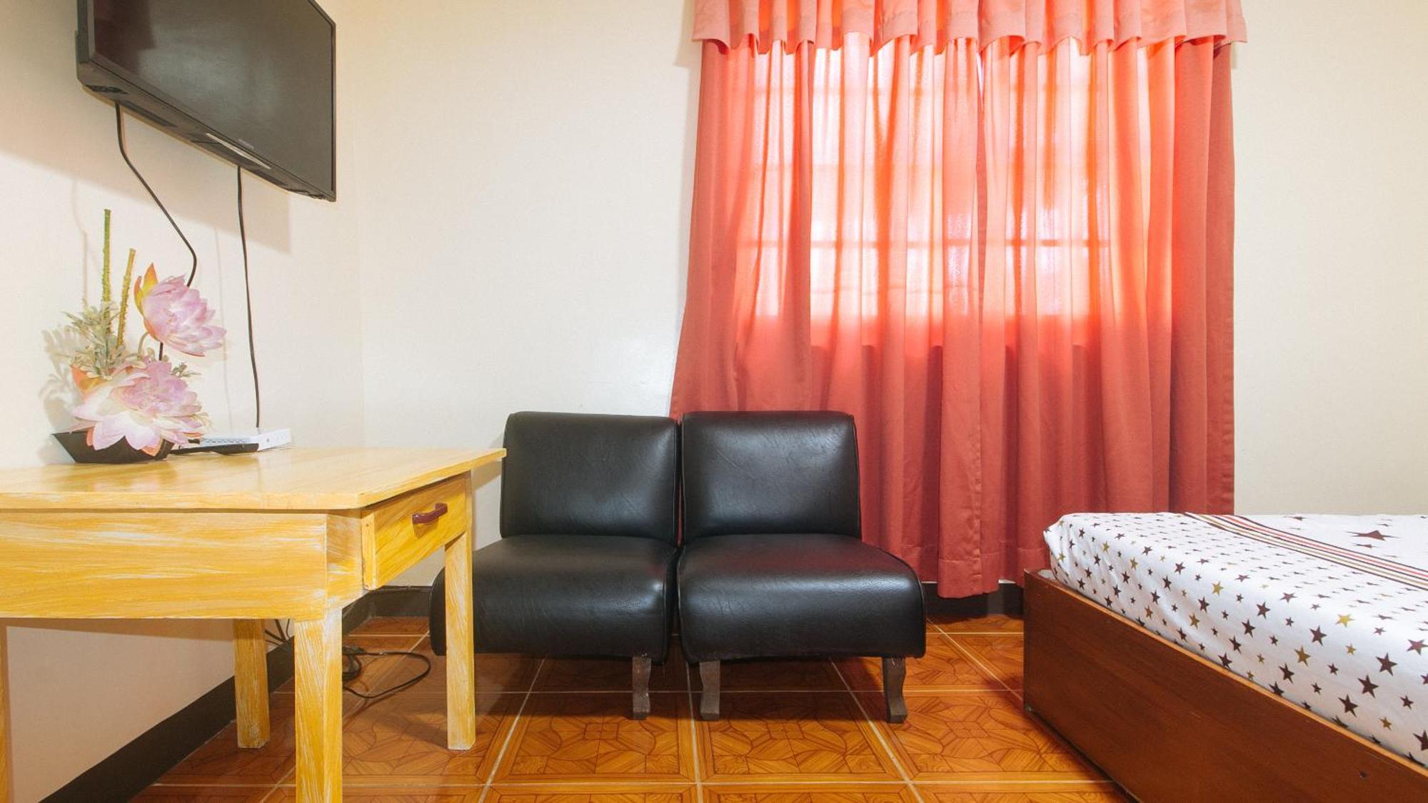 Lauriens Hotel Tagaytay タガイタイ エクステリア 写真