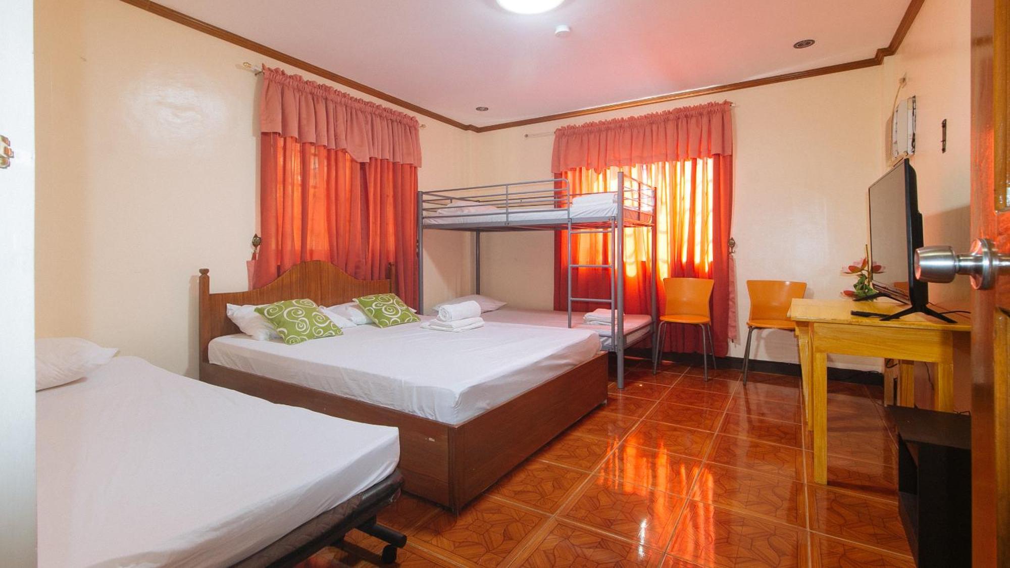 Lauriens Hotel Tagaytay タガイタイ エクステリア 写真