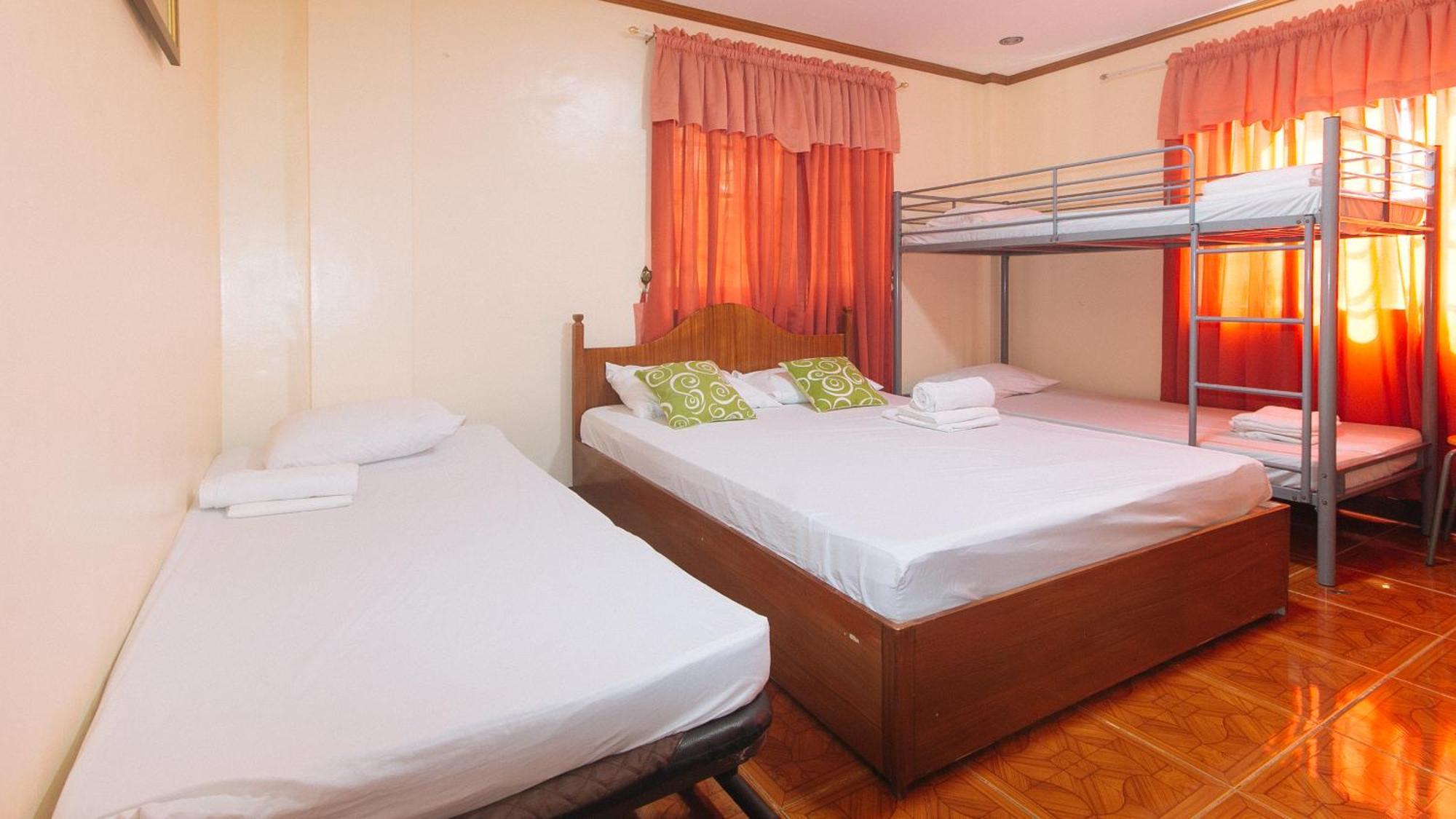Lauriens Hotel Tagaytay タガイタイ エクステリア 写真
