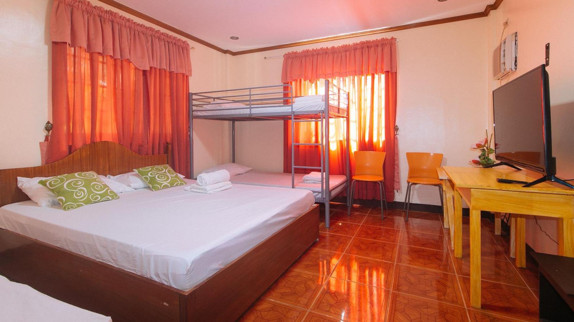 Lauriens Hotel Tagaytay タガイタイ エクステリア 写真