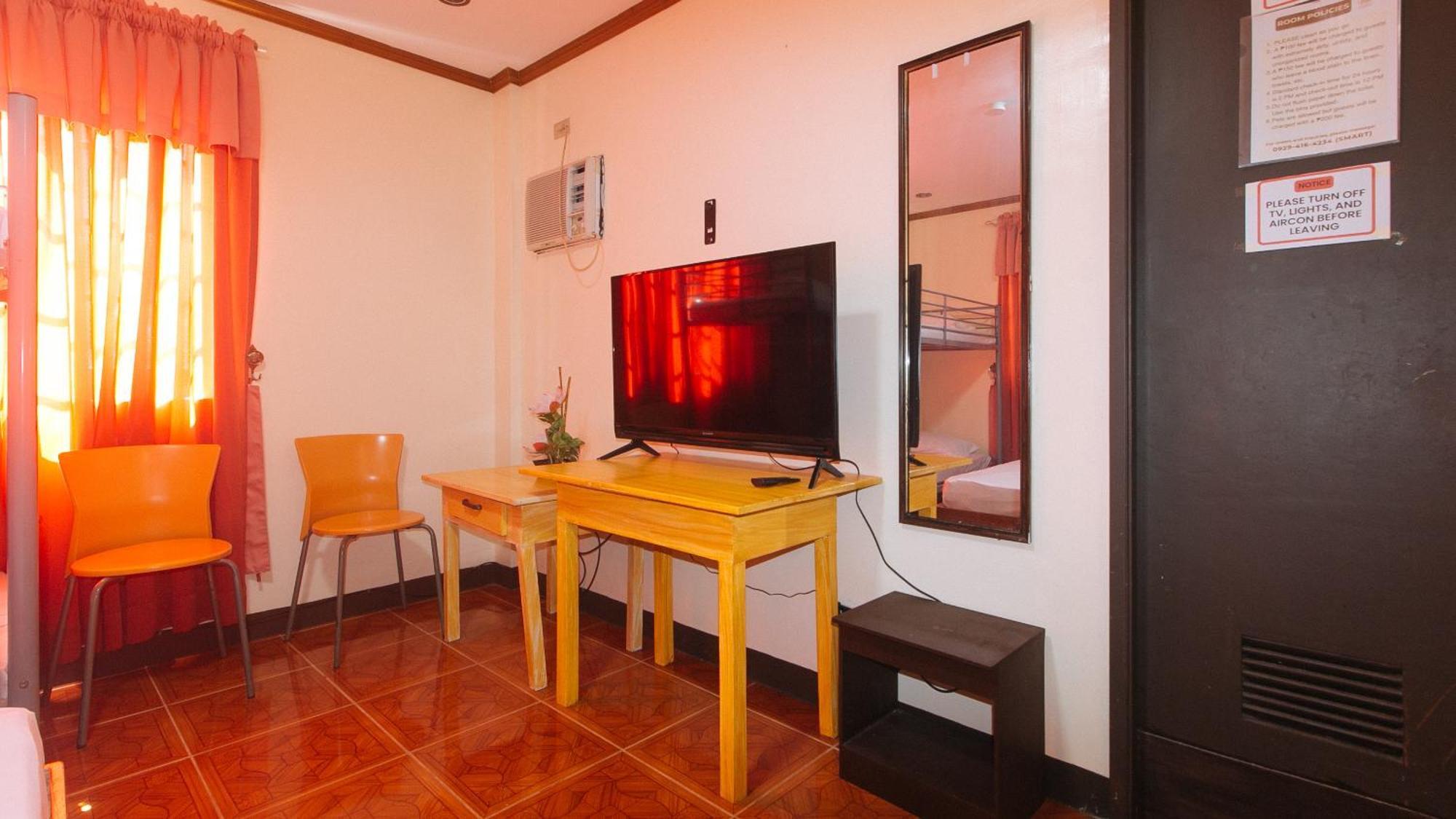 Lauriens Hotel Tagaytay タガイタイ エクステリア 写真
