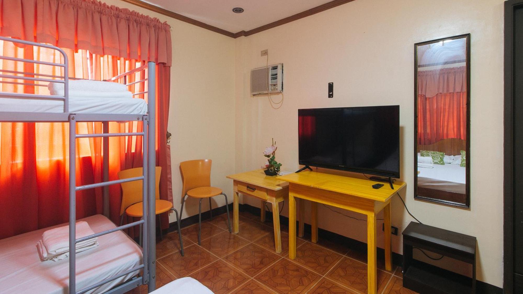 Lauriens Hotel Tagaytay タガイタイ エクステリア 写真