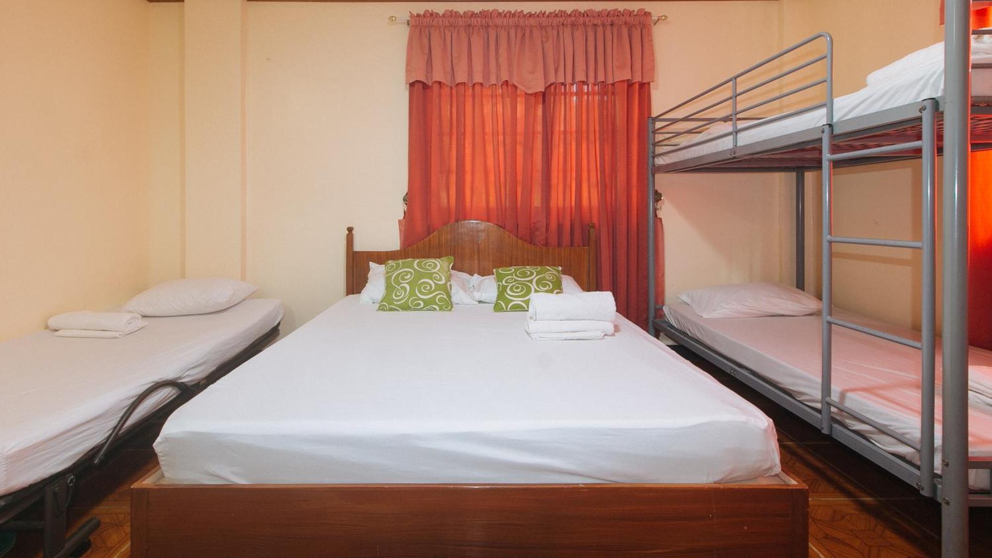 Lauriens Hotel Tagaytay タガイタイ エクステリア 写真