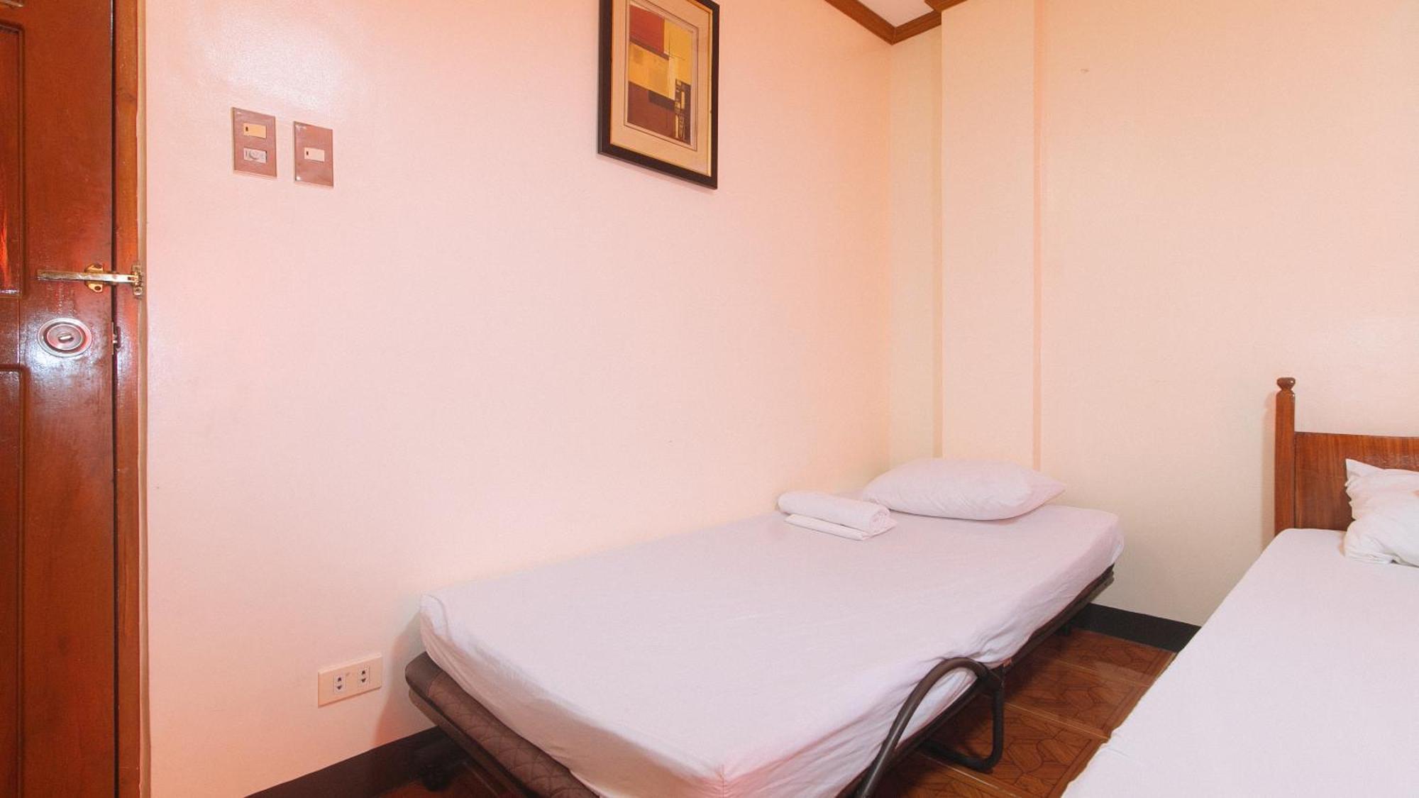 Lauriens Hotel Tagaytay タガイタイ エクステリア 写真