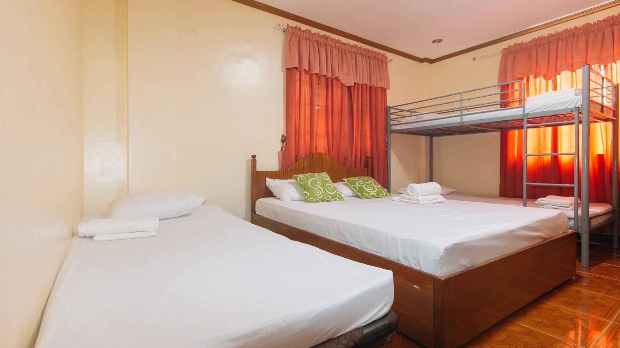 Lauriens Hotel Tagaytay タガイタイ エクステリア 写真