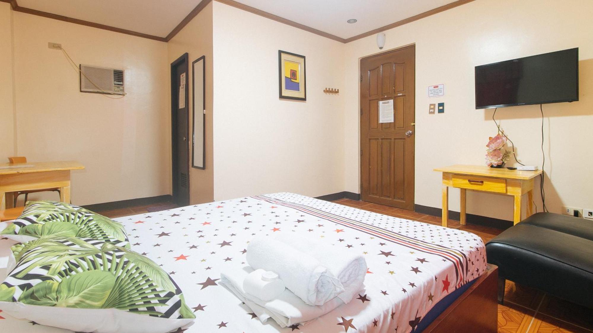 Lauriens Hotel Tagaytay タガイタイ エクステリア 写真