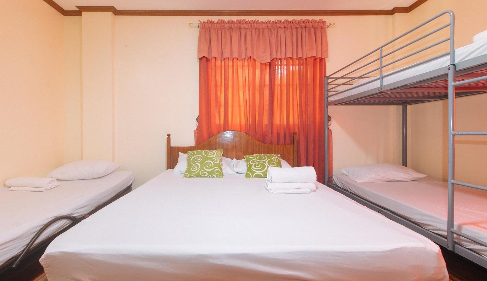 Lauriens Hotel Tagaytay タガイタイ エクステリア 写真