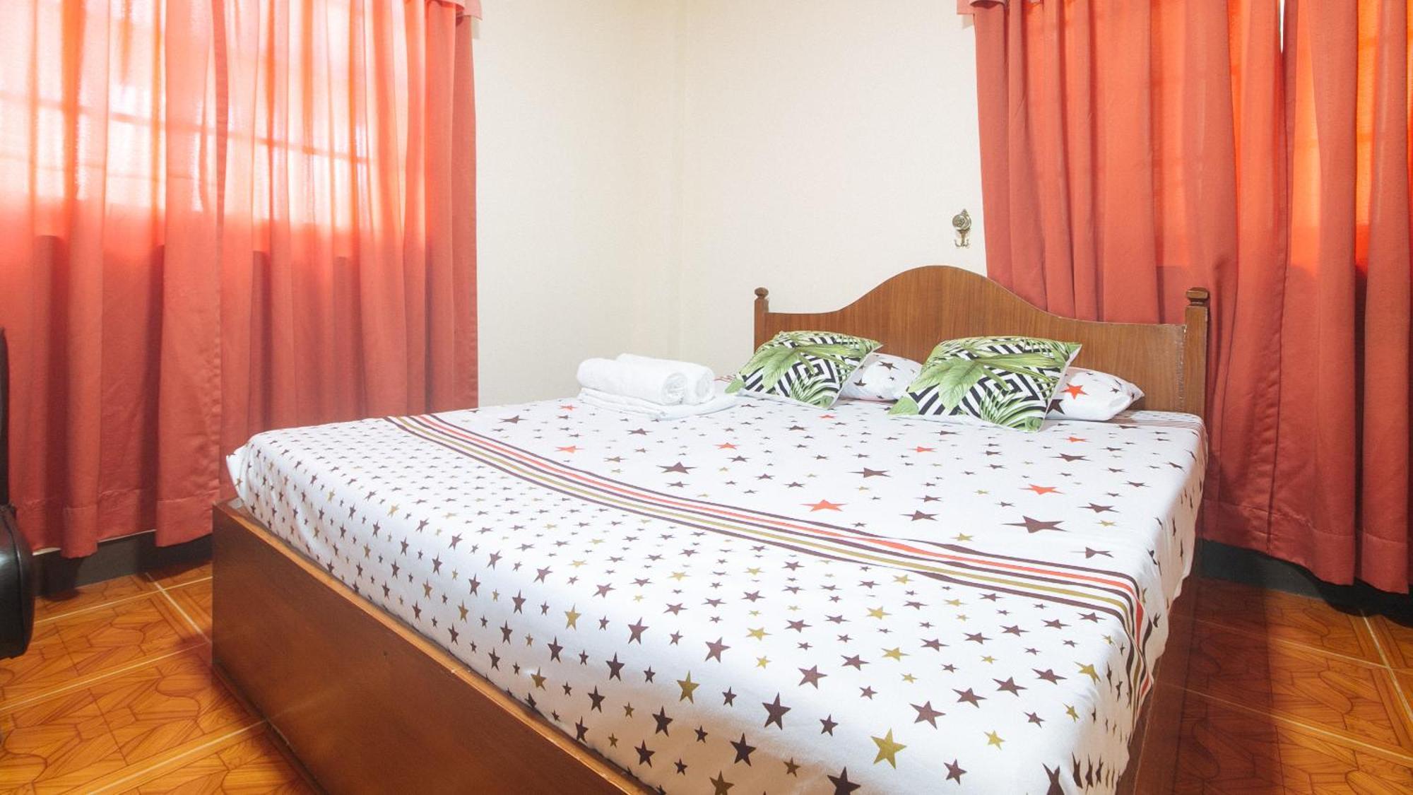Lauriens Hotel Tagaytay タガイタイ エクステリア 写真