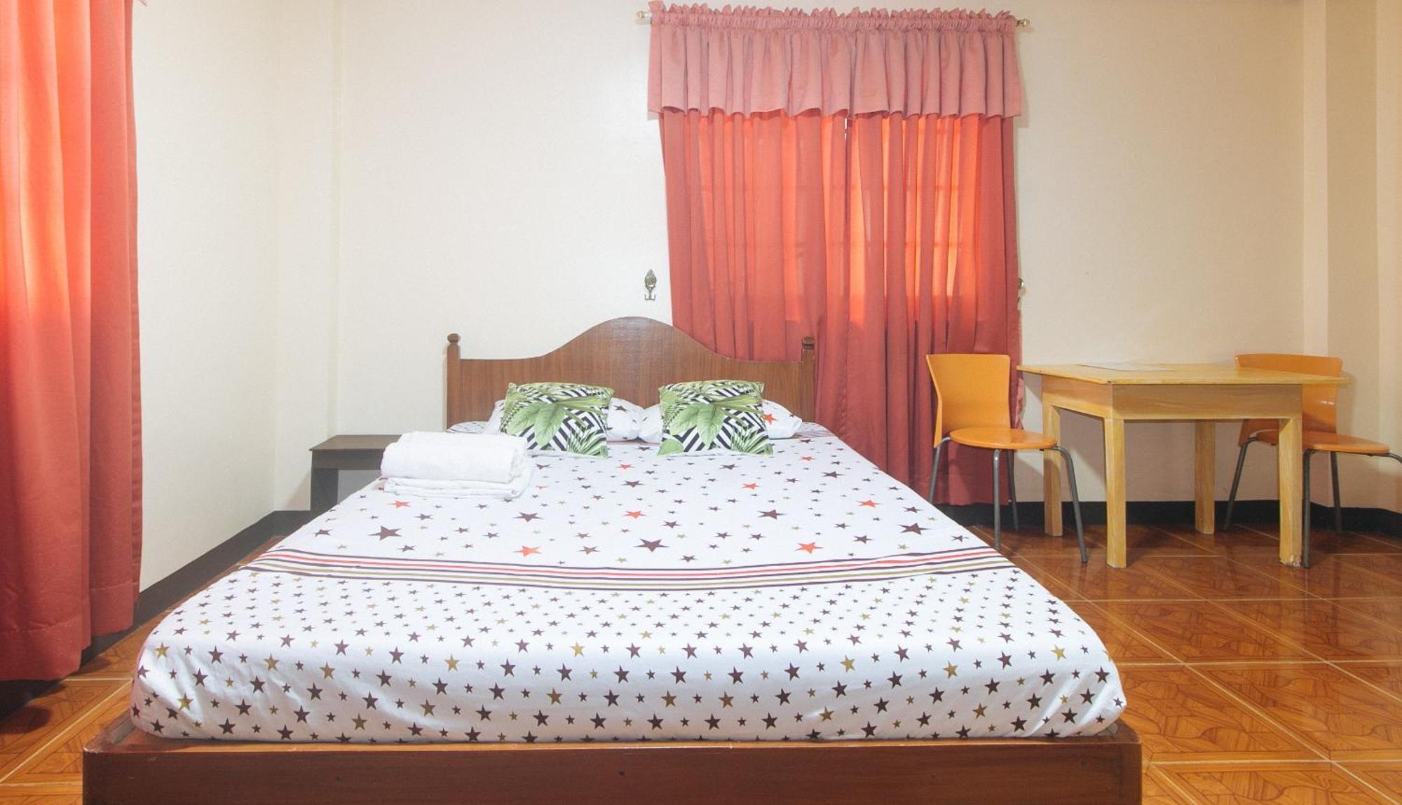 Lauriens Hotel Tagaytay タガイタイ エクステリア 写真